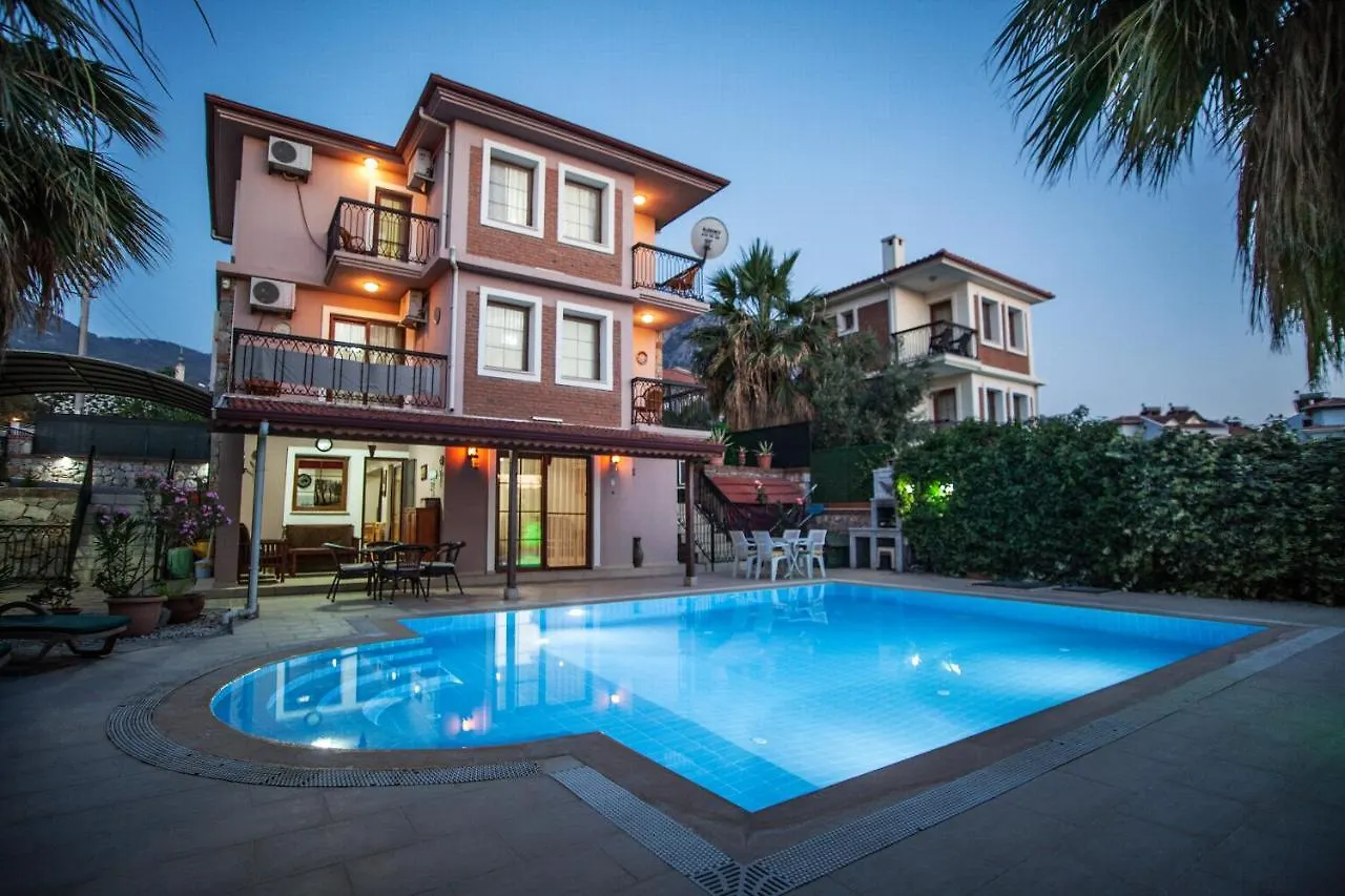 Villa Ersak Oludenizフェティエ